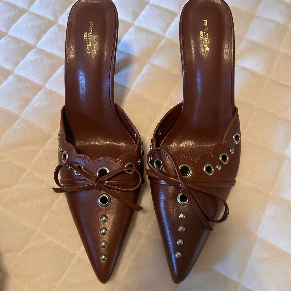 kitten heel pointed toe pumps